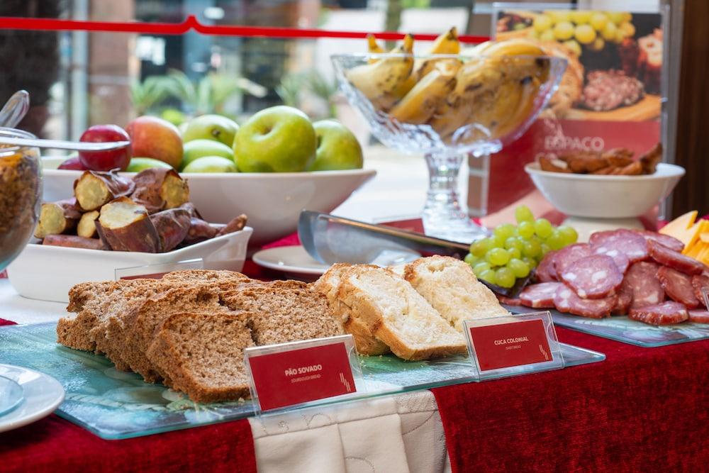 Hotel Laghetto Stilo Centro Gramado Eksteriør bilde A buffet