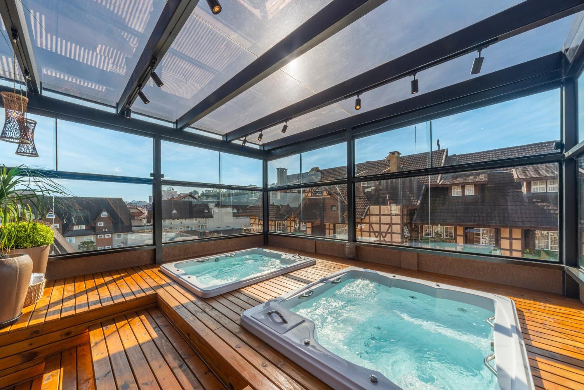 Hotel Laghetto Stilo Centro Gramado Eksteriør bilde Rooftop spa