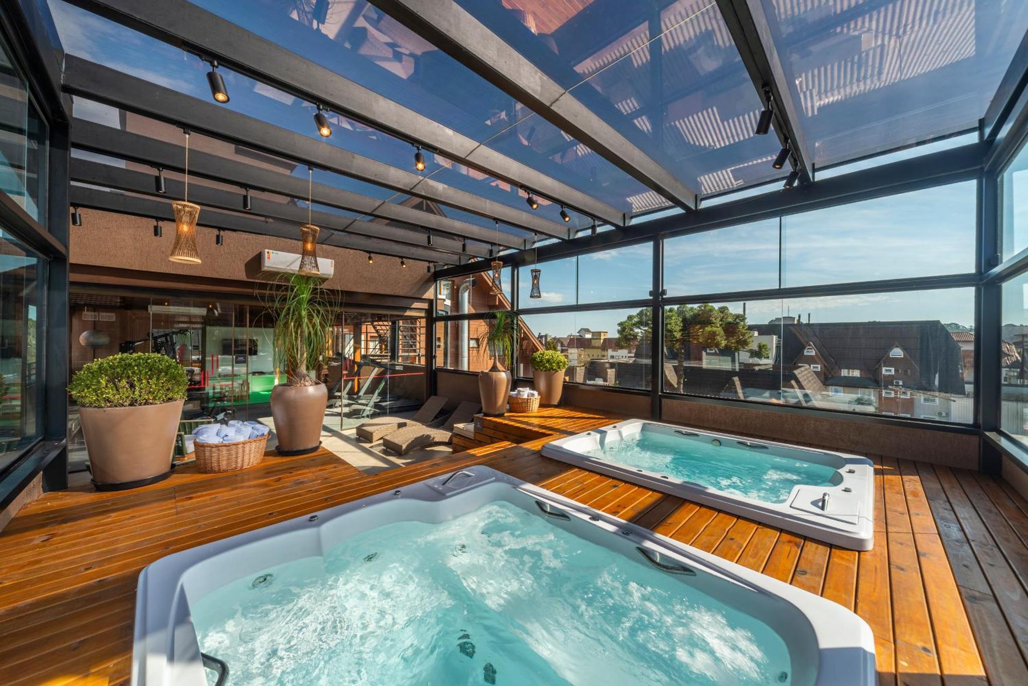 Hotel Laghetto Stilo Centro Gramado Eksteriør bilde Rooftop spa