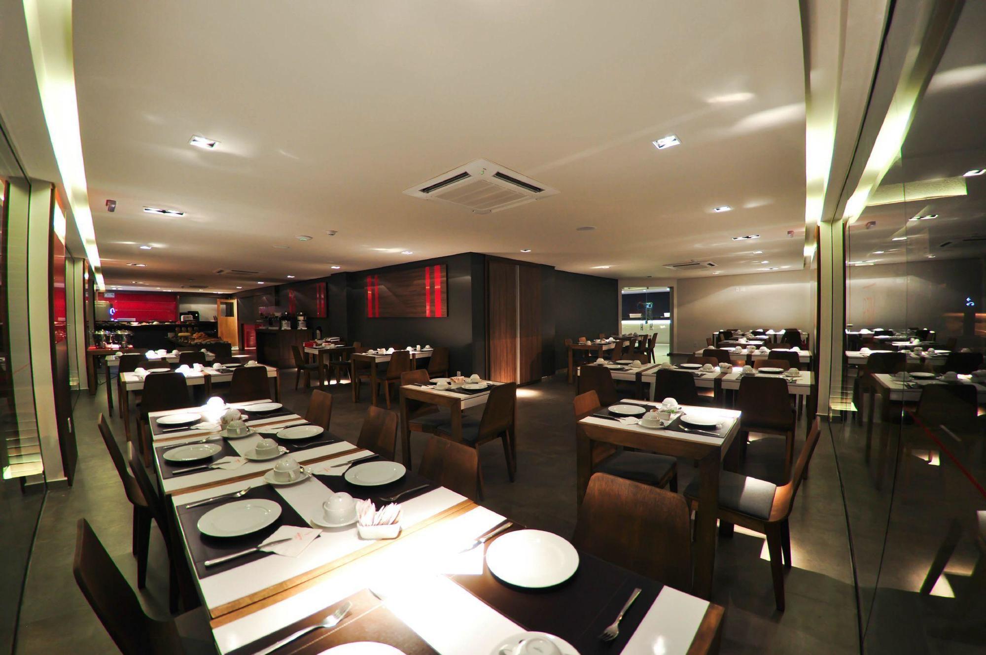 Hotel Laghetto Stilo Centro Gramado Eksteriør bilde Interior of a restaurant in Singapore